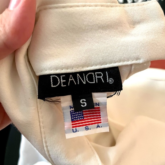 Deandri White Nosferatu Dress with Chiffon Sleeves - Picture 3 of 5